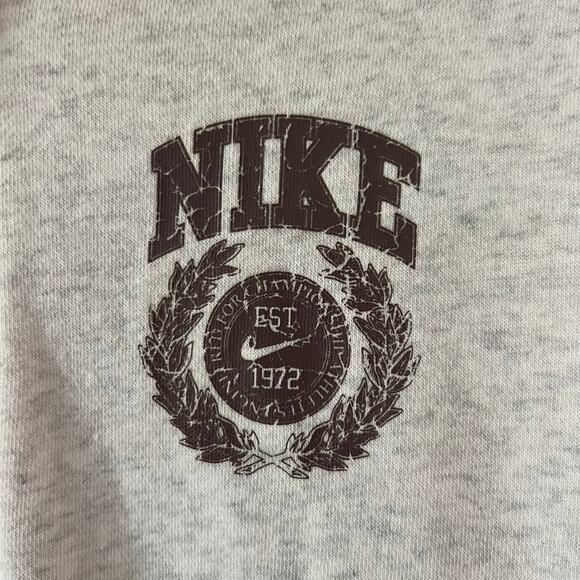 Nike Club Women’s XXL Quarter Zip Sweatshirt Gray Pullover Crest Logo EST 1972 - Picture 3 of 7